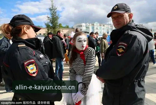 世界杯安保策略调整详解：三名英国警员赴美引发的赛事保障新思考